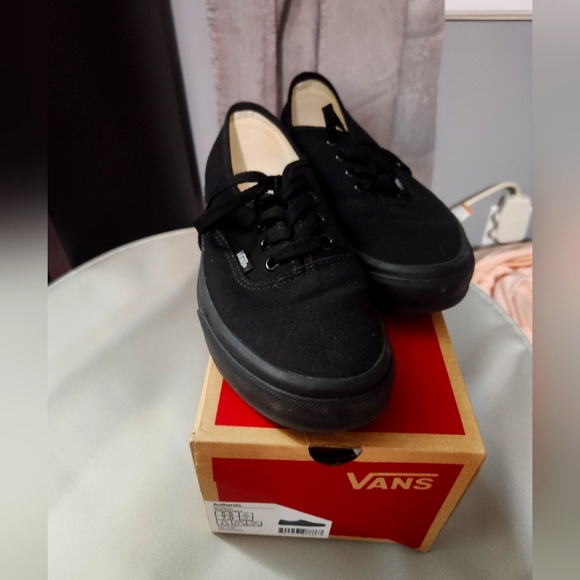 Size too small - Picture 1 of 3